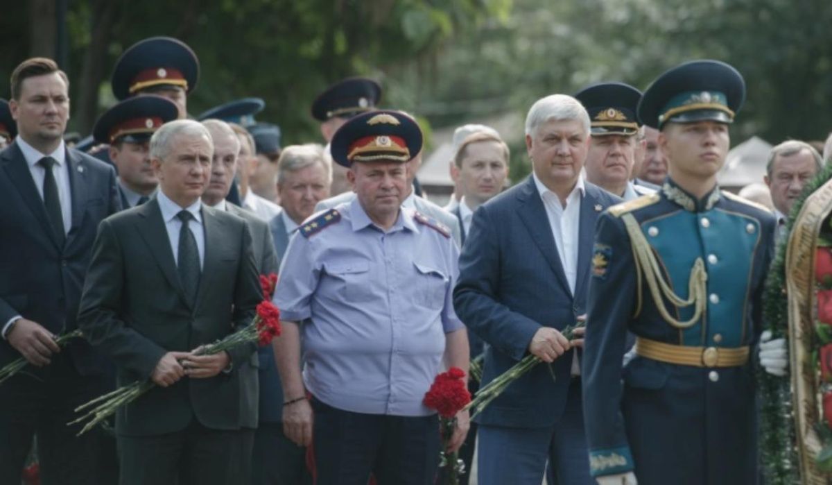 В Воронеже губернатор почтил память героев Первой мировой войны