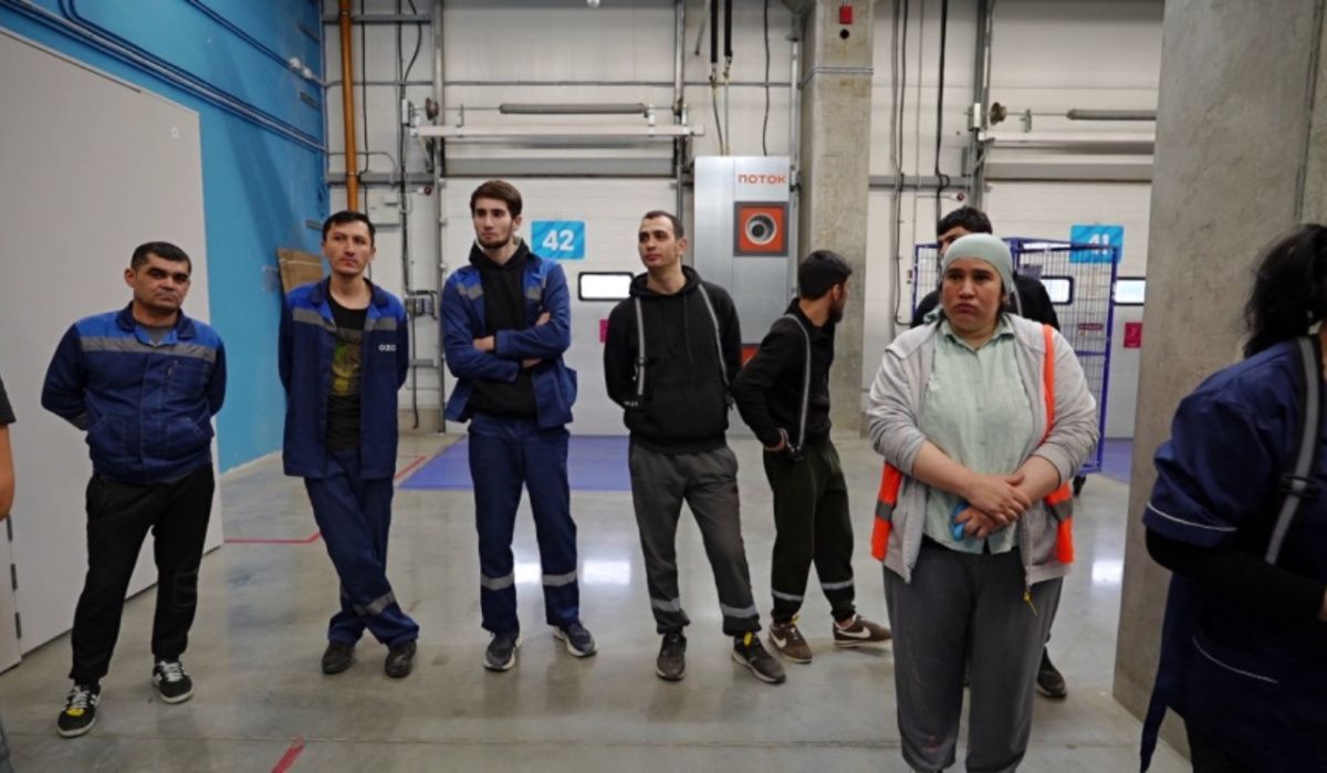 В Воронеже выдворят почти 100 нелегальных мигрантов после полицейского рейда В Воронеже выдворят почти 100 нелегальных мигрантов после полицейского рейда