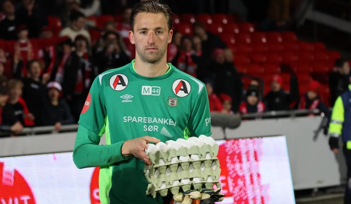 В Норвегии лучшему игроку матча подарили четыре упаковки яиц