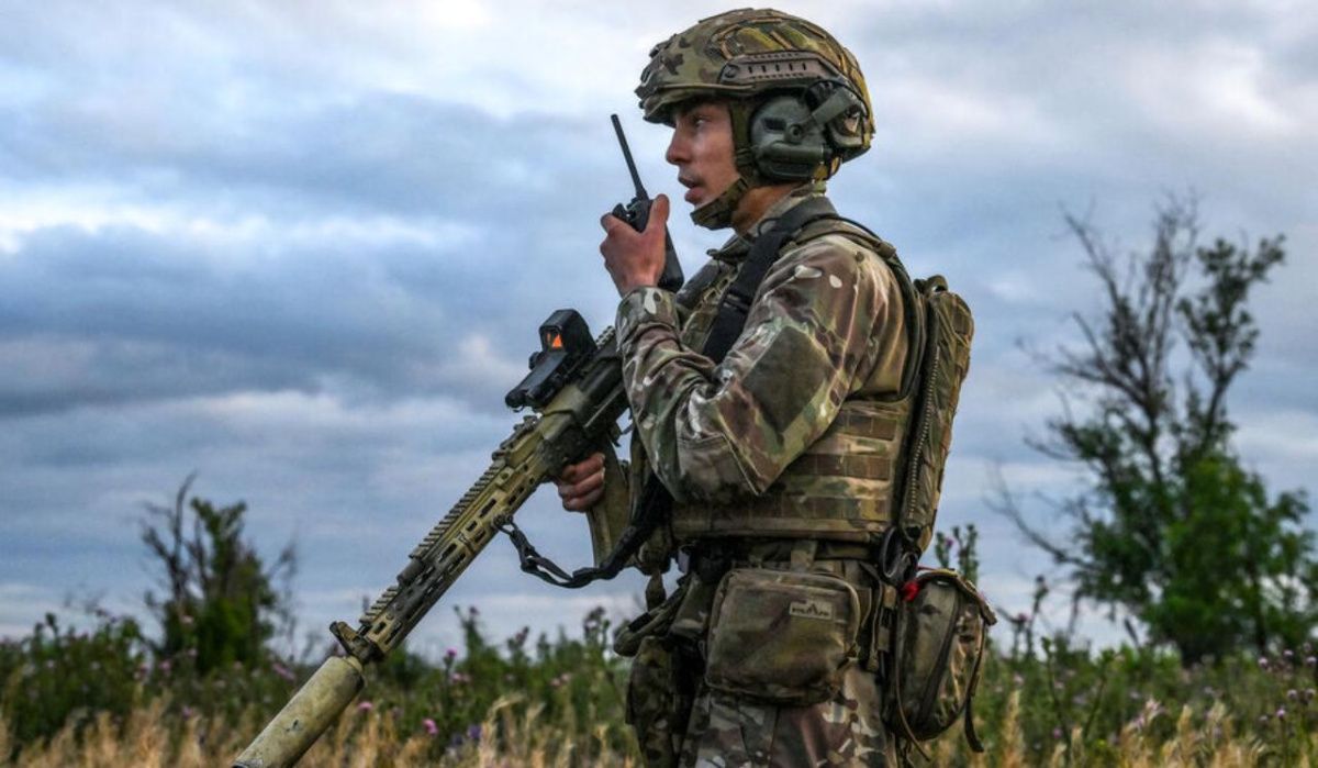 Военные РФ посвящают снаряды мальчику, спасшему мать от удара ВСУ по пляжу в Курске