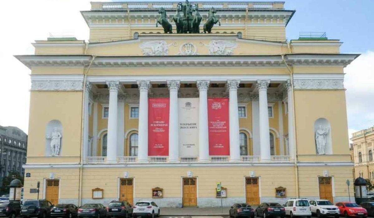 Никита Михалков начал гастроли в Санкт-Петербурге