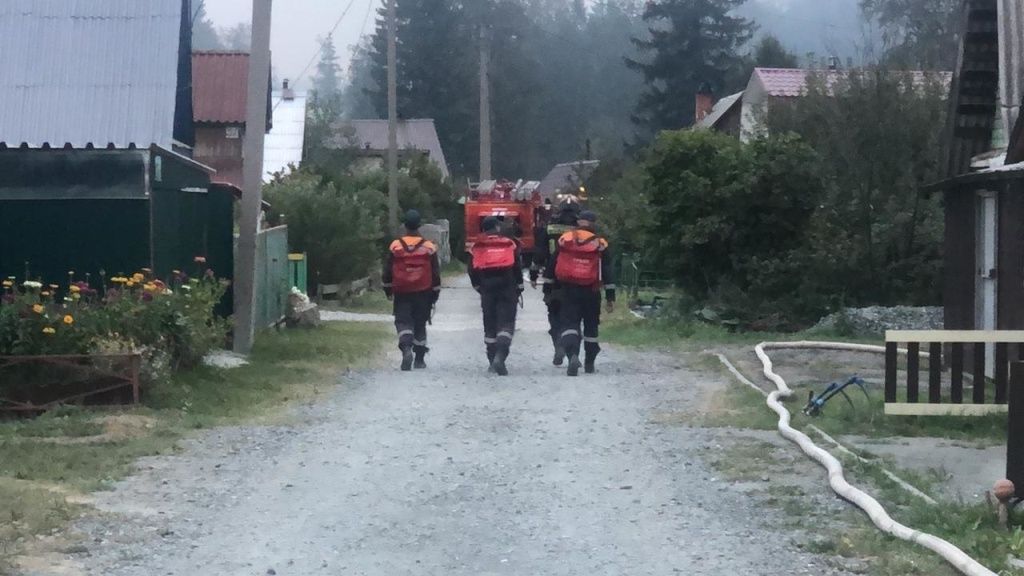 В Первоуральске эвакуировали пациентов ковидного госпиталя из-за лесного пожара