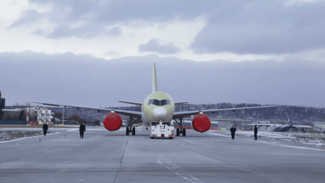 Самолет МС-21 выкатился за пределы ВПП в Жуковском