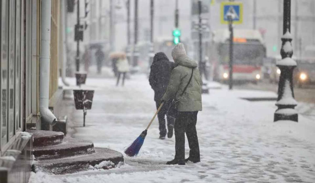 Более 250 единиц техники готовы к борьбе со снегом в Прикамье