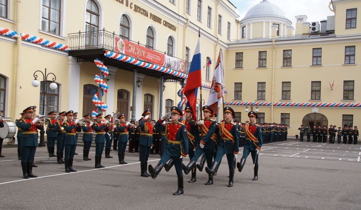 Евкуров наградил Санкт-Петербургское суворовское училище орденом Почета