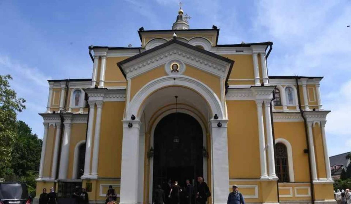 Мощи трех святых доставят в омский собор