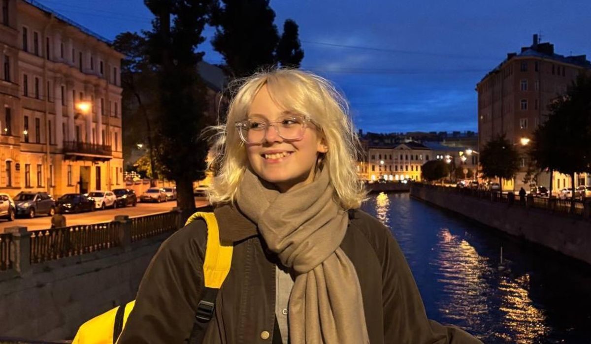 Певицу Логинову задержали в Петербурге, сообщил источник