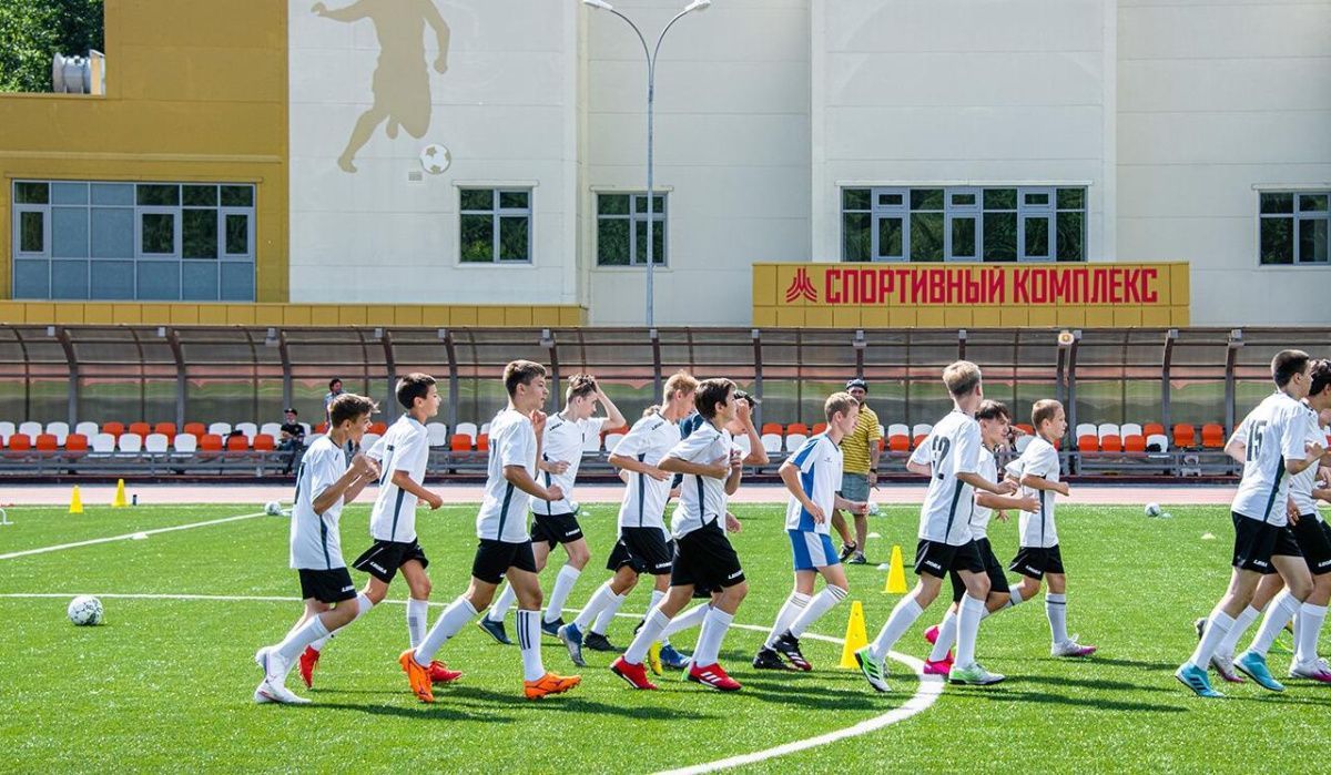 Губернатор Воронежской области подписал соглашение с РФС о развитии футбола в регионе