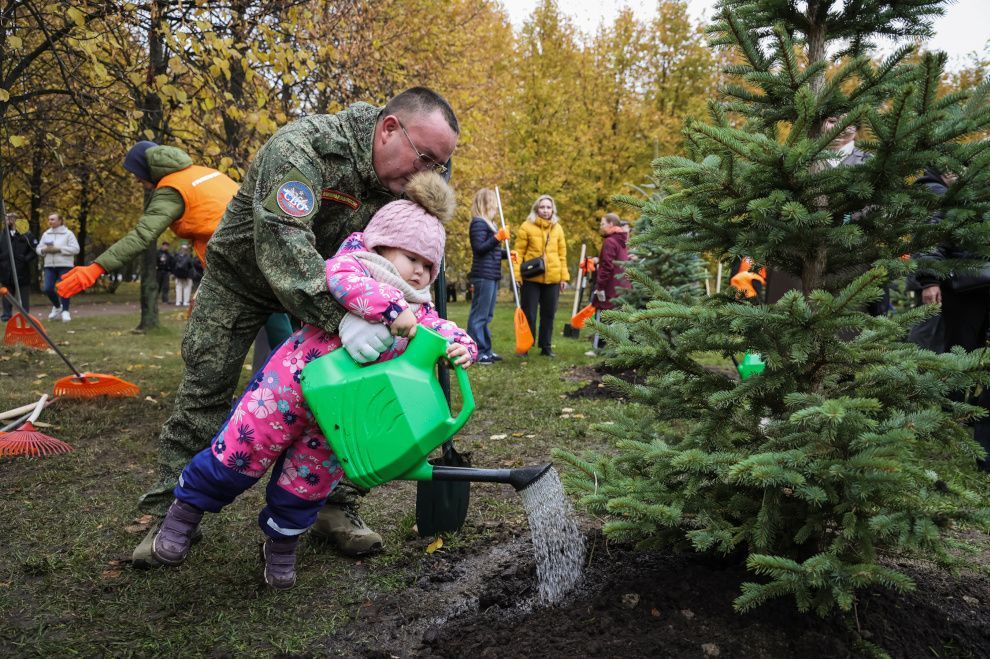 Более 170 тысяч петербуржцев приняли участие в общегородском осеннем субботнике