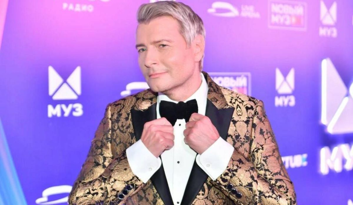 Басков вручил миллион семье погибшего бойца