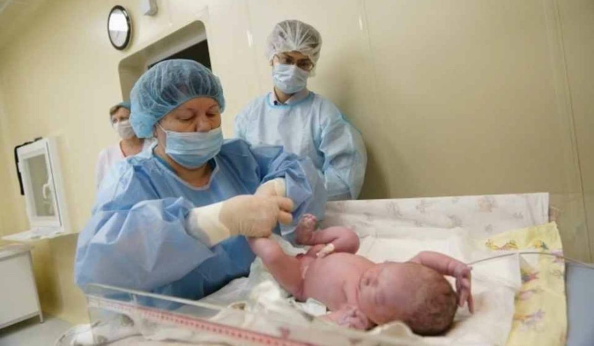 Жители Татарстана могут получить почти 27 тысяч рублей за рождение малыша