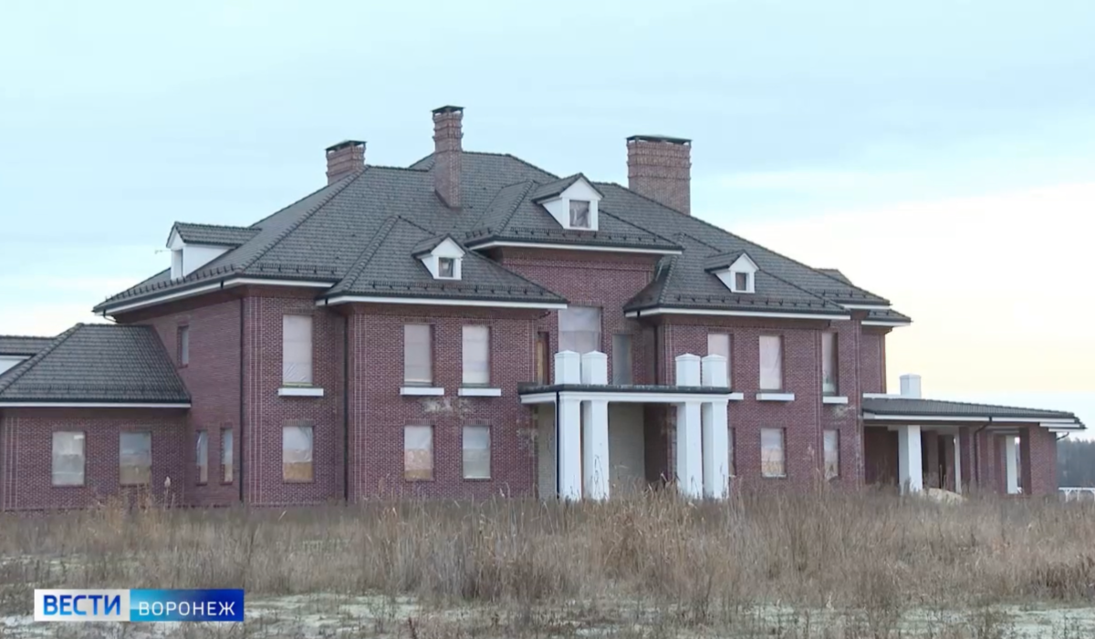 Суд вновь рассматривает дело о нелегальном коттедже на берегу Усманки в Воронеже