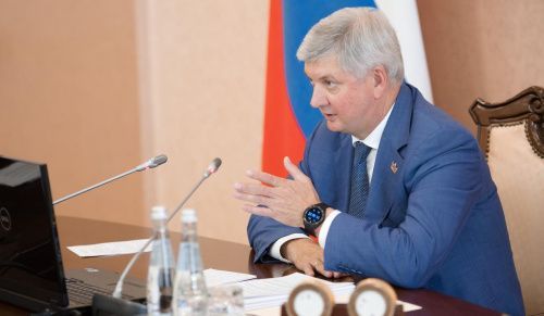 Президент России потребовал от губернатора Воронежской области отремонтировать дороги 