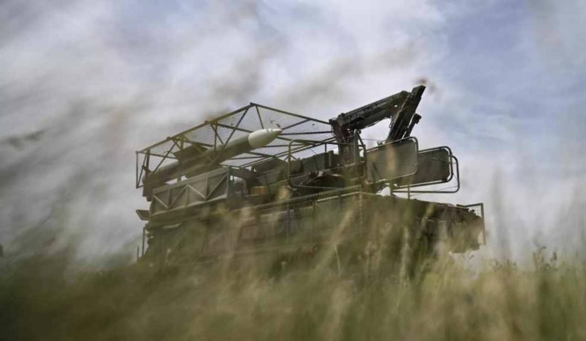 Российская ПВО за ночь уничтожила более 60 украинских беспилотников