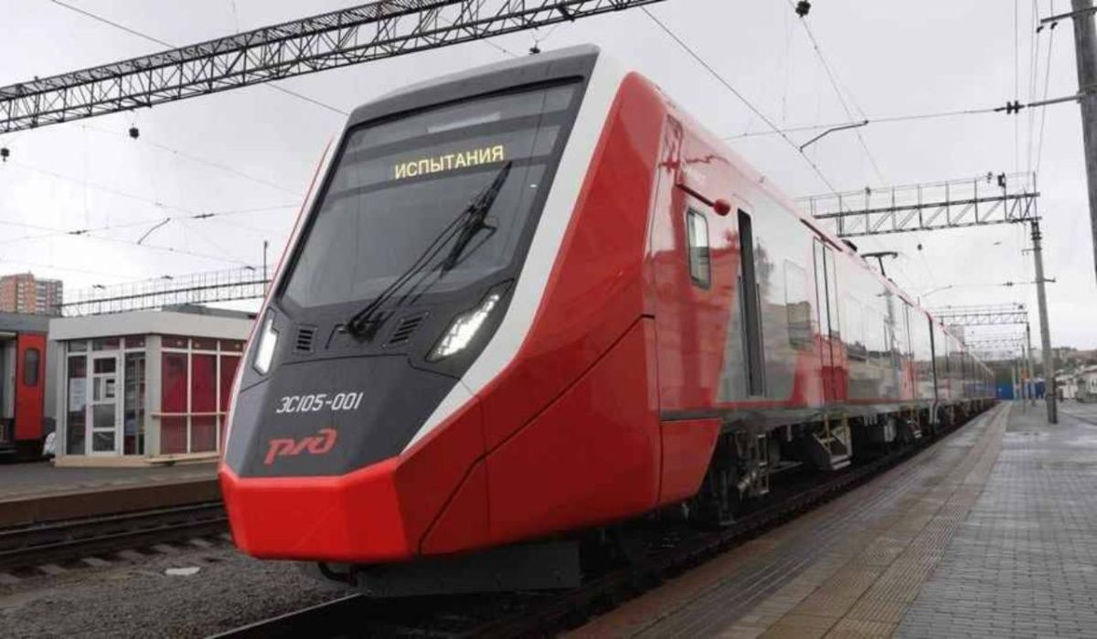 СвЖД испытывает новый двухсистемный электропоезд