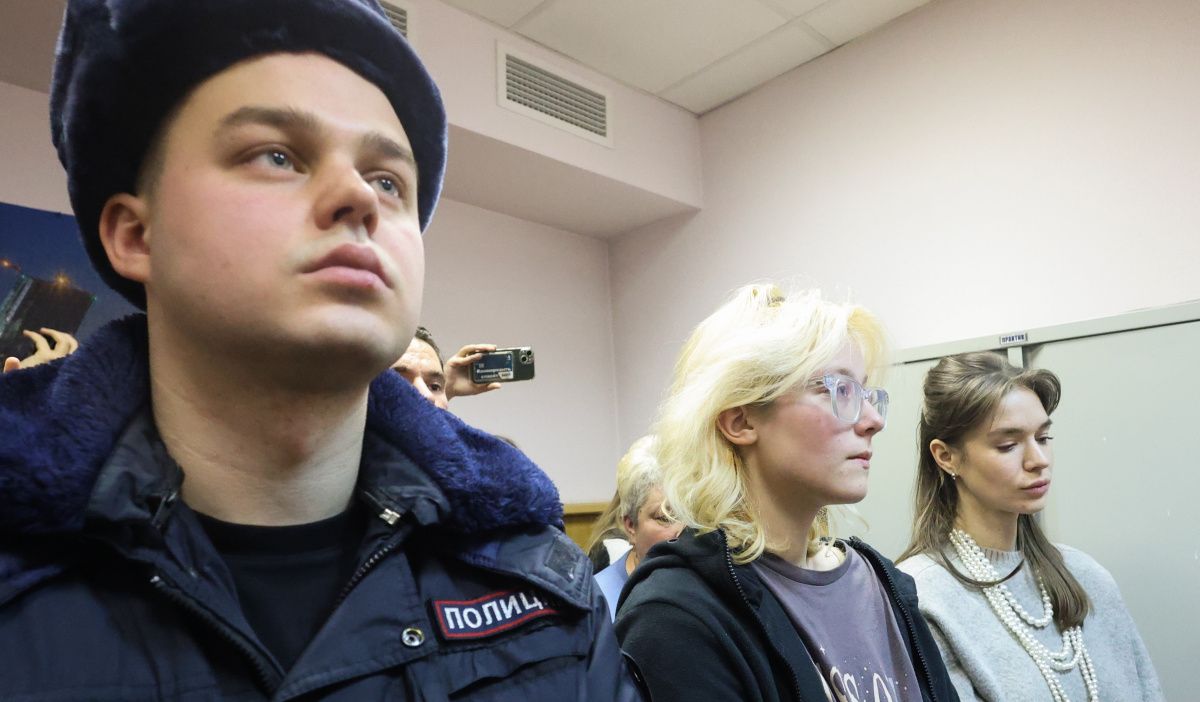 Уличная певица Логинова вновь арестована в Петербурге на 13 суток