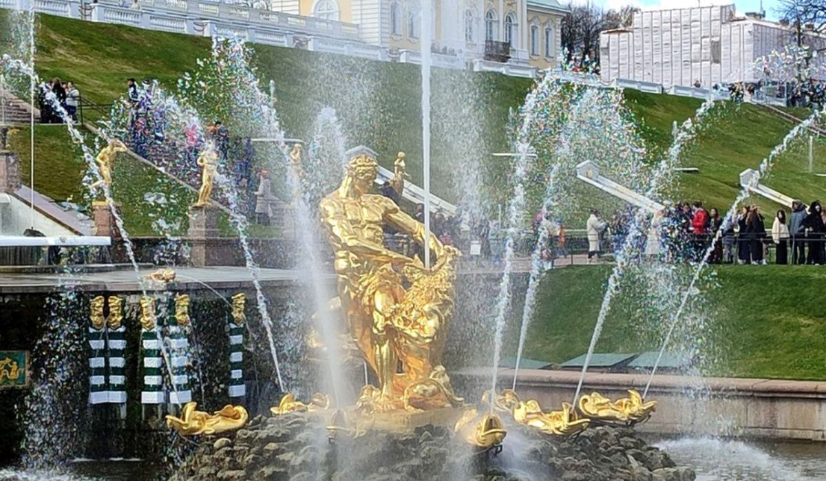 Сезон фонтанов стартовал в Петергофе: новый этап в истории парка