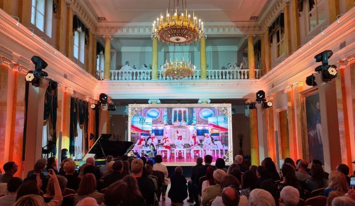 В Петербурге наградили лучших журналистов Северо-Запада премией СеЗаМ