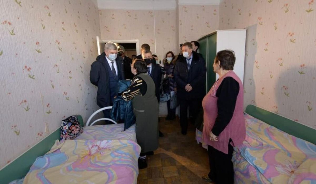 Губернатор Воронежской области пообщался с эвакуированными из Донбасса